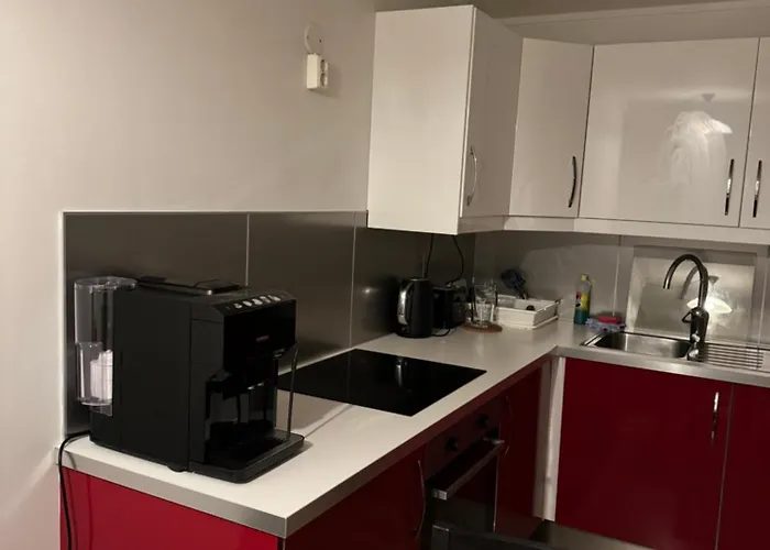 In Quiet Neighborhood Appartamento